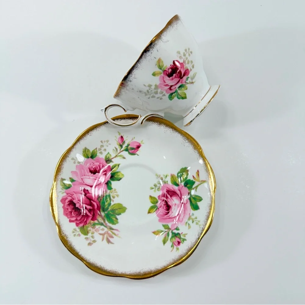 ROYAL ALBERT BONE CHINA AMERICAN BEAUTY PINK‎ ROSES TEACUP & SAUCER SET VINTAGE